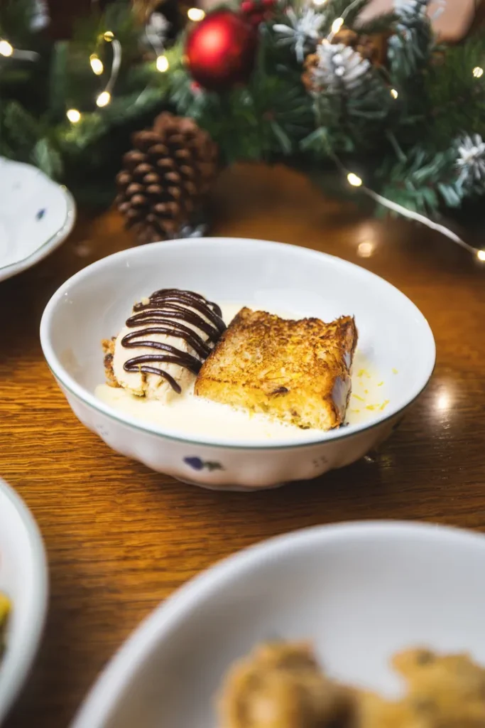 WARM CZECH CHRISTMAS BREAD